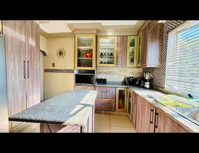 5 BEDROOM HOUSE FOR SALE IN MOBENI HEIGHTS